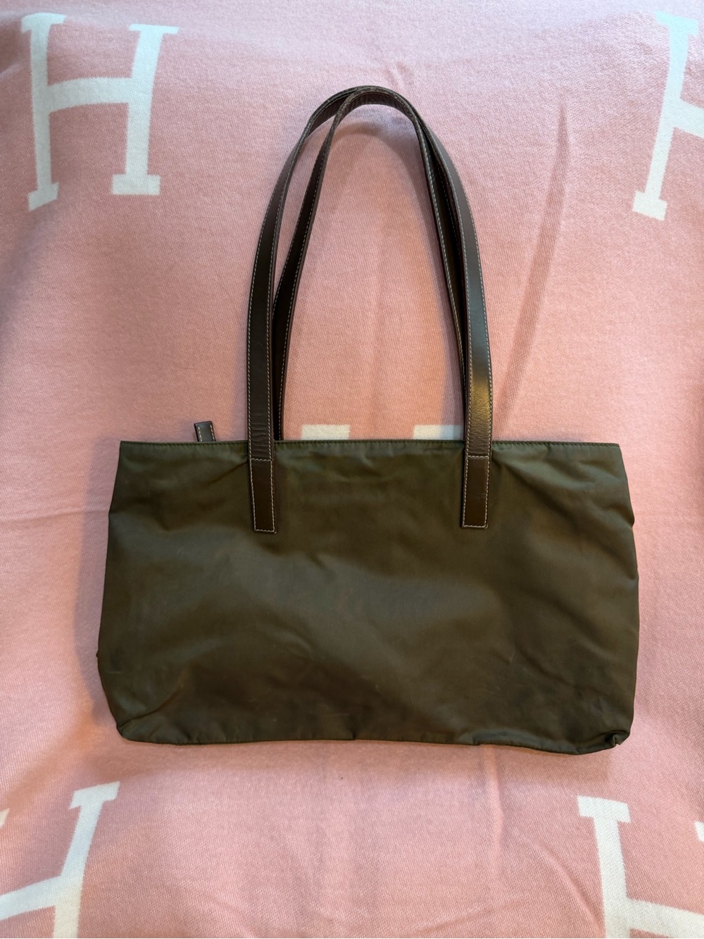 Prada⭐️Olive Green Nylon Bag! Leather. Offers welcome.⭐️ - Picture 5 of 14